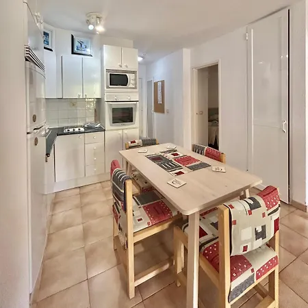 2 Bed Apart With Pool View Castle Harbour C202